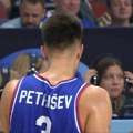 (VIDEO) Petrušev zbog udaranja protivnika isključen sa meča!
