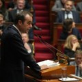 Француски премијер Лекорни нуди суспензију пензионе реформе до 2027. како би спасио владу од пада