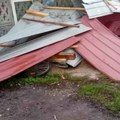 Najstrašnija slika kraj Uba: Nevreme Lazarevićima podiglo krov, pa ga bacilo na zemlju! Stigle potresne vesti