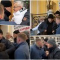 Objavljen snimak napada na poljskog ambasadora! Pogledajte jezive scene nasilja na ulicama Sankt Peterburga (video)