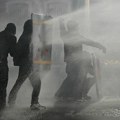 Nasilni sukobi u Torinu: Demonstranti napali policajce i novinare, 30 povređenih