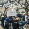 ВИДЕО: Протест адвоката испред новосадског суда због усвајања "Мрдићевих закона"