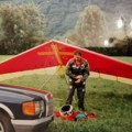 „Leteo sam ka avijanu da pokažem da SRBIN nije klekao”: Neverovatna priča Sandra ristovića, čoveka koji je deltaplanom krenuo…