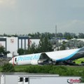 Drama na aerodromu u Majamiju: Teretni avion izleteo sa piste, udario u više vozila i zapalio se, ima mrtvih (video)