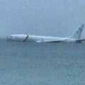 Umjesto na pistu, vojni avion na Havajima sletio u more