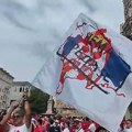 Srbi sa zabranjenom zastavom zapalili Nemačku! UEFA rekla da ne sme, ali proradio je inat: Nema predaje! (video)