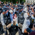 Nastavljeno hapšenje u Londonu pristalica zabranjene "Palestinske akcije", policija privela više od 40 protestanata