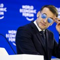 VIDEO Makron održao govor u Davosu sa naočarama za sunce: Upozorio na svet bez pravila i kritikovao Trampa