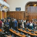 Selaković, izbori, afera kamion: Šta je sve trebalo da "prekrije" današnja sednica Skupštine Srbije