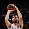 Alek Piters novo pojačanje Armanija