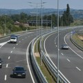 AMSS: Mokri kolovozi i pojačan intenzitet saobraćaja, posebno ujutro i popodne