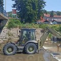 Inženjerci Vojske Srbije uredjuju korito reke Toplice u Kuršumliji
