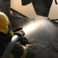 Buknuo požar u zgradi u Novom Sadu: Na licu mesta vatrogasci, nema povređenih (foto)