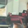 Уперио пушку у радника Британски амбасадор у Мексику хитно отпуштен (видео)