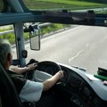 Sindikat GSP: Autobusu privatnog prevoznika u Beogradu eksplodirala guma i završila na trotoaru