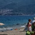 Dečaku (4) iz Srbije stalo srce na Grčkoj plaži Scenu koja je usledila mnogi neće zaboraviti