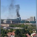 Пожар у Београду: Црни дим куља изнад Тошиног бунара (видео)