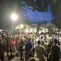 “Da se lično zahvalimo”: Kragujevčani protestovali ispred Gradske tržnice, SNS-a i Dašićeve kuće (FOTO)