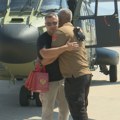 Bratski zagrljaj za heroje Oni su borili protiv požara koji je pretio da u Crnoj Gori izazove katastrofu