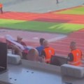 Skandalozne scene u Rigi: Pogledajte kako se Letonci zaleću na navijače koji su istakli zastavu Srbije