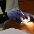 Na današnji dan: Počeo talas štrajkova zbog pokradenih izbora, umrli Bris Taton i Isidora Žabeljan