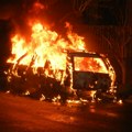 Zapaljen auto u Marije Bursać: Jedan osumnjičeni uhapšen, drugi u bekstvu
