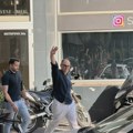 FOTO Trenutak kada policija odvodi Aleksandra Radića: Inspektori u civilu posle pretresa ga odvezli sa službenom škodom