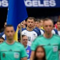 Edin Džeko besneo i posle meča, kamere sve „uhvatile“