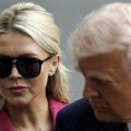 Зашто би могло бити готово немогуће да Трамп пронађе замену за одлазећу портпаролку Керолајн Левит?