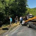 Prve slike tragedije kod Prijepolja! Žena stradala u teškom sudaru 2 auta, povređena i deca - vozila u reci (foto)