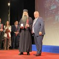 Oktobarska nagrada Leskovca Hilandaru koji posećuje Cvetanović, u Vlasotincu fondaciji porodice trgovca oružja