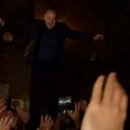 (VIDEO) Rasim Ljajić proslavio pobedu u Novom Pazaru, građani ga nosili na rukama