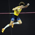 Дуплантис осми пут оборио светски рекорд у скоку с мотком