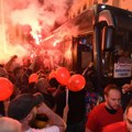 Kragujevac je goreo! Žurka za fudbalere Radničkog - Feđa Dudić i njegovi momci dočekani uz pesmu i ovacije (foto)