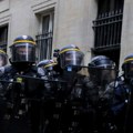 Francuska: učenik napao nožem profesorku na času, zadobila lakše povrede
