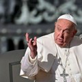 "Odavde se rat čini još apsurdnijim" Papa Franja se oglasio iz bolnice