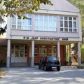 Učenica se popela na krov usred nastave: Drama u Nišu: Reagovali vatrogasci, Hitna pomoć i policija: Oglasila se i…