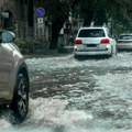 Totalni kolaps zbog poplava: Automobili plutaju, naređena evakuacija; Upozorenje je na snazi FOTO/VIDEO