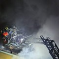 Велики пожар у Новом Саду: Букнула ватра у стану, једна особа спасена из пламена (фото, видео)