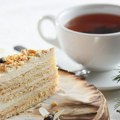 Bela plazma torta – kremasta poslastica koja se topi u ustima