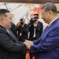 Si Đinping stigao u Severnu Koreju, dočekao ga Kim Džong Un (video)