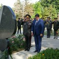 Gašić i Hasanov obišli spomen-obeležja u parku Tašmajdan: Počast Alijevu, Paviću i deci žrtvama NATO agresije