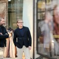 Uživam u upoznavanju Srbije: Slavni glumac Šon Bin, na izložbi o seriji "Ronim Hud" u Ložionici