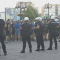 Dva kordona policije razdvajaju učesnike Prajd karavana i grupu mladića u Zaječaru: Svemu prethodile poruke mržnje lokalnog…