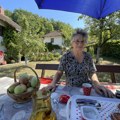 Dvorište u kom vreme staje – Najlepše etno dvorište Dragice Gajić (VIDEO)