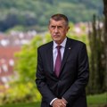 Babiš se izvinio zbog branja cveća u zaštićenom području
