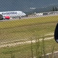 BMW u trci s avionom Er Srbije: Pogledajte šokantni snimak s aerodroma u Tivtu (video)