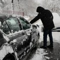 Trik koji će vas spasiti zimi Ova jeftina namirnica sprečava da vam led okuje automobil