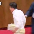 "Ovakve situacije vidimo samo u filmovima" Snimak iz tajvanskog parlamenta zapalio mreže: Evo zašto ima 9 miliona pregleda…