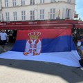 Euforija na vrhuncu: Velika srpska trobojka osvanula u Parizu FOTO